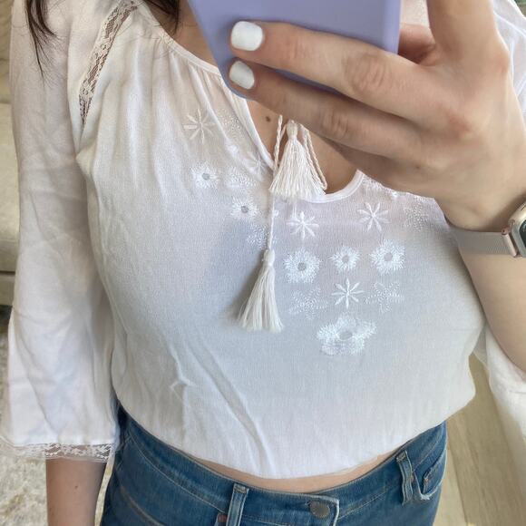 Forever 21 White Tassel Crop Top Size Small - Picture 4 of 5